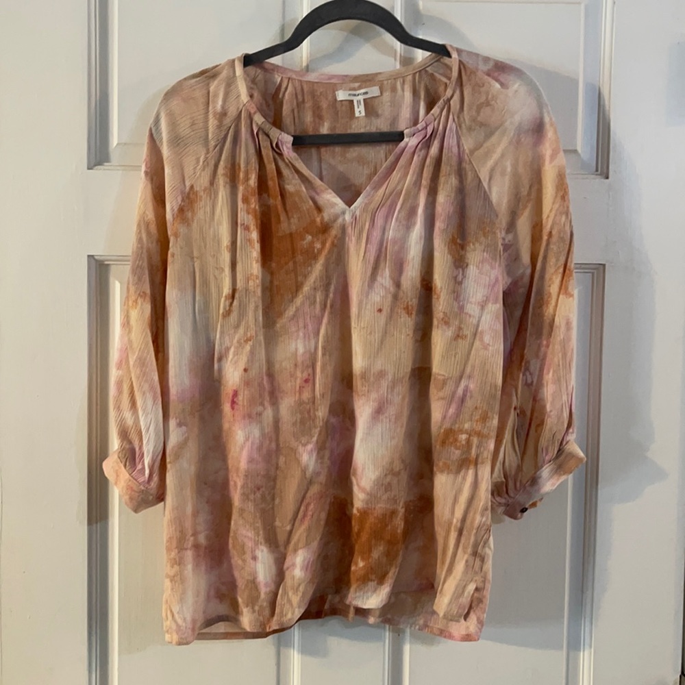 Very cute lightweight blouse from Maurices.  Great condition, worn once.